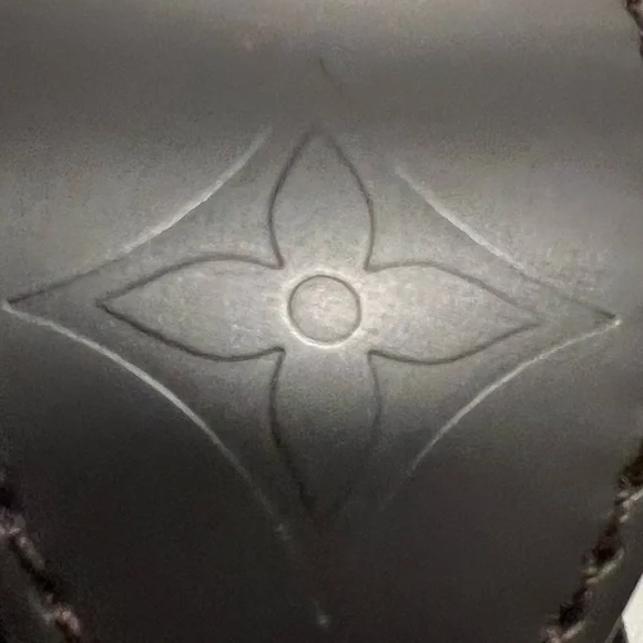 LOUIS VUITTON MONOGRAM GLASE FORCE WRAP LEATHER BRACELET.